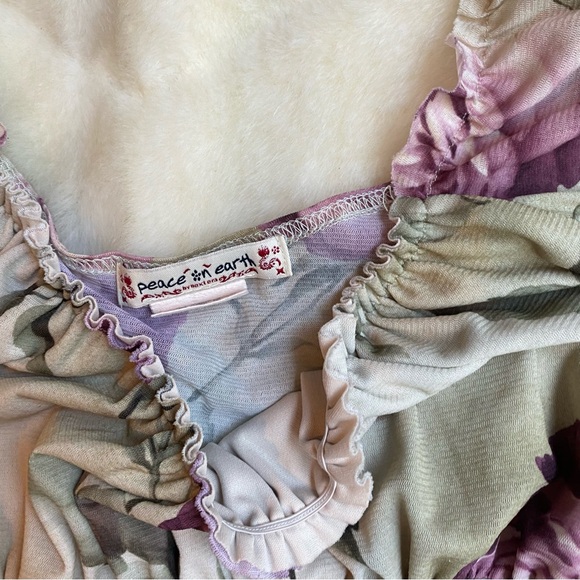 Peace on earth stretchy printed mesh top size m - Picture 4 of 4